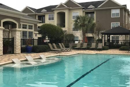 The Woodlands Apartment | Magnificent Furnished Apartment near Exxon Campus