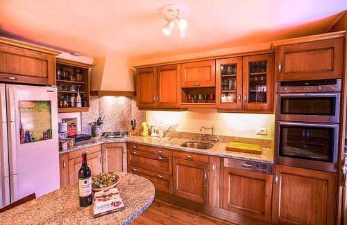Meyrals Villa | Magnificent Independent Villa100 m2 Hot tub Heated pool Gym Gardens, Dordogne
