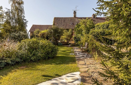 Meyrals Villa | Magnificent Independent Villa100 m2 Hot tub Heated pool Gym Gardens, Dordogne