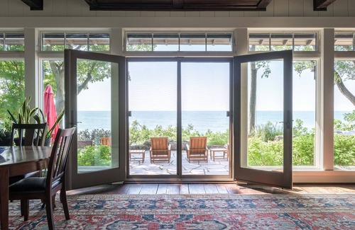 Point Abino House | Magnificent lakefront home with private sand beach