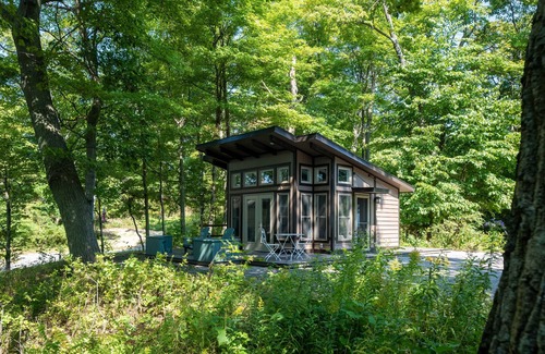 Point Abino House | Magnificent lakefront home with private sand beach