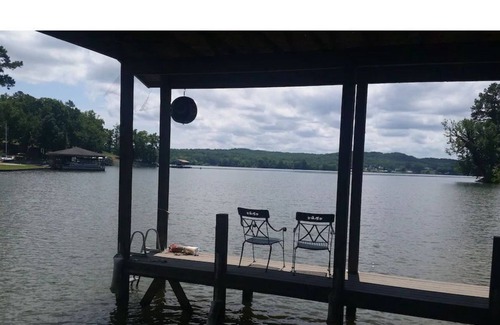 Chickamauga Lake House | Magnificent Lakeside Chickamauga Resort & Private Boat Dock. Pets ok, hot tub