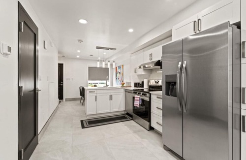 Leamington House | Magnificent Lakeview