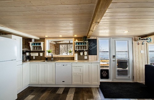 Deschambault-Grondines Ski Chalet | Magnificent loft-style chalet on the edge of the St-Lauwrence river.