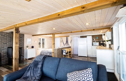 Deschambault-Grondines Ski Chalet | Magnificent loft-style chalet on the edge of the St-Lauwrence river.