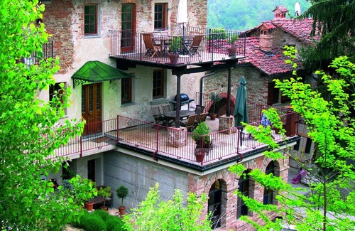 Bastia Mondovi Villa | Magnificent Mansion in Bastia Mondovi with Swimming Pool