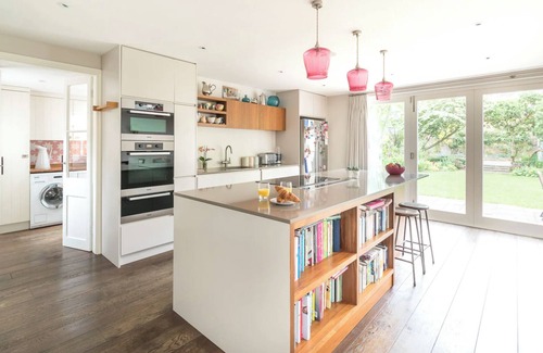 Ravenscourt Park House | Magnificent mansion in upmarket Ravenscourt Park