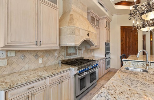 Biggar House | Magnificent Mediterranean-style Estate