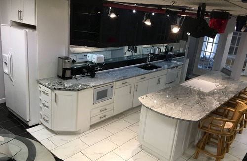 Kildeer Apartment | Magnificent Newly renovated 2 bedroom Apartment