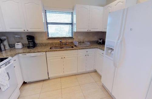 Seven Mile Beach Condo | Magnificent Ocean Views from this 3rd Floor Penthouse- 4 Br/4 Baths - TIC