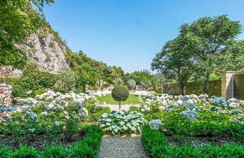 Le Beaucet House | Magnificent Provencal Bastide Located In A Unique Place