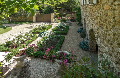 Le Beaucet House | Magnificent Provencal Bastide Located In A Unique Place