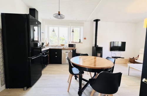 Rencurel House | Magnificent renovated stone house -1st floor 70m², 5 pers - terrace - garden