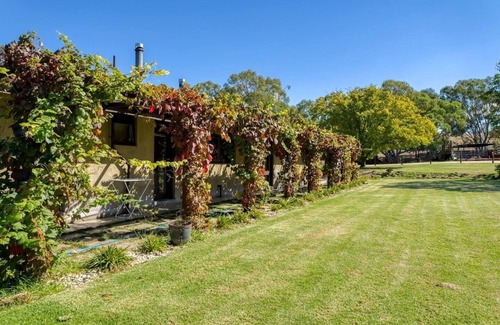 Seymour House | Magnificent Serene Country Retreat
