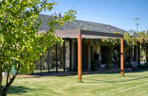 Seymour House | Magnificent Serene Country Retreat