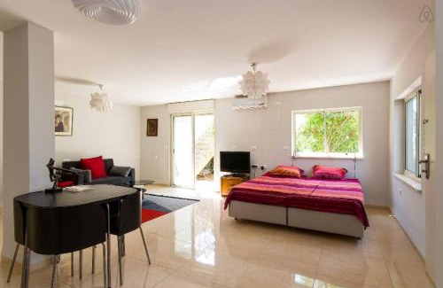 Zikhron Ya'aqov Apartment | Magnificent studio in Zichron yaakov sea view and garden