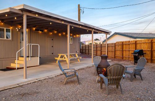 Sunridge Estates House | Magnificent & tranquil home, Mountain Views , 8 mins to casinos & river, Fire pit, BBQ