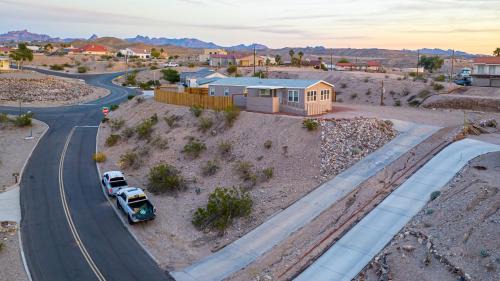 Sunridge Estates House | Magnificent & tranquil home, Mountain Views , 8 mins to casinos & river, Fire pit, BBQ