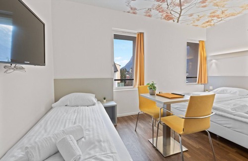 Sierre Hotel | Magnificent triple room in the heart of Sierre
