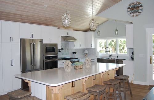 Shell Island House | Magnificent sound front home with captivating water views