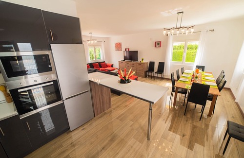 Padul Ski Chalet | Magnificent villa: 2 private pools, BBQ, garden & parking. 13 per. In Padul