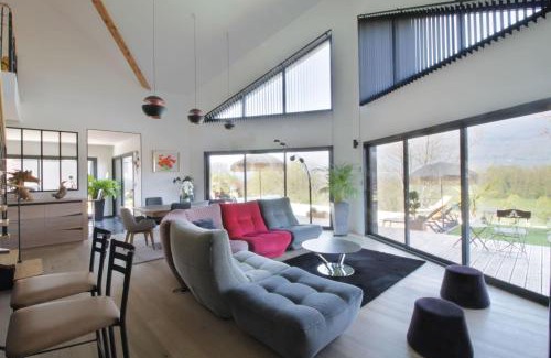 Viviers-du-Lac Villa | Magnificent villa with heated pool air conditioning