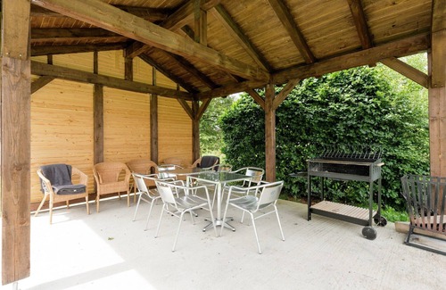 Brisy Villa | Magnificent Villa in Brisy with Sauna Roofed
