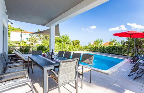 Medici Villa | Magnificent Villa with Pool, Hot Tub, Sea View, Sauna