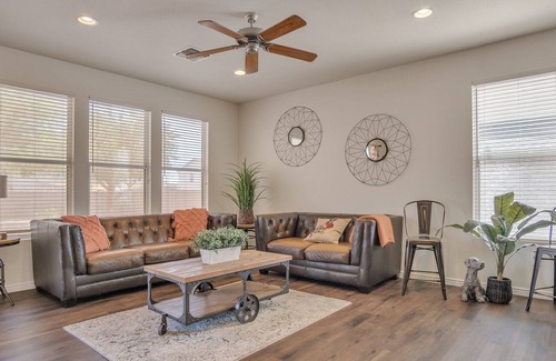 Drexel Heights House | Magnificent Whole House At Tucson Mtn Village Sleeps 8 4 Bedroom Home by Redawning