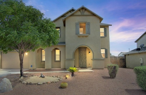 Drexel Heights House | Magnificent Whole House At Tucson Mtn Village Sleeps 8 4 Bedroom Home by Redawning