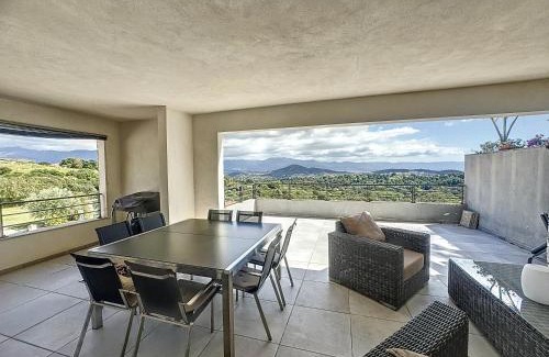 Alata Apartment | Magnifique appartement au calme avec vue panoramique