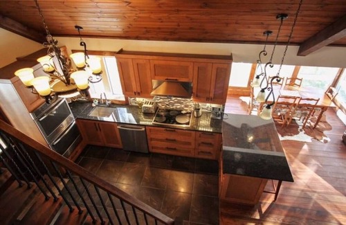 Saint-Andre-Avellin Cottage | Magnifique updated lakefront chalet (CITQ #300310)