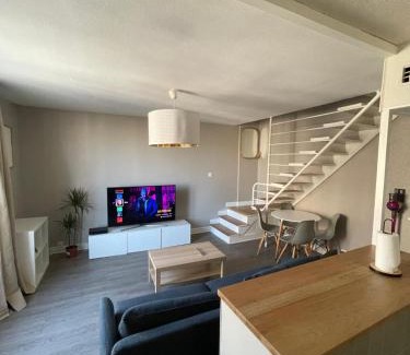 Secteur 3 Apartment | magnifique Duplex avec 2 chambres et parking gratuit