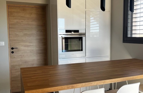 Magalas House | Magnifique Loft, 300m2, 6 Chambres, Avec Piscine et spa