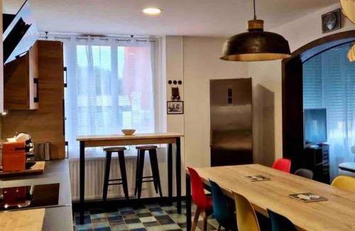 Tarbes Villa | Magnifique maison classée 3 étoiles, 7 chambres, 5 salles de bain, parking privé, Tarbes ville