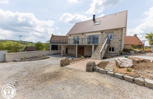 Tralaigues House | Magnifique Maison Indépendante en Pierre Totalement Rénovée Dans un Petit Hameau Paisible