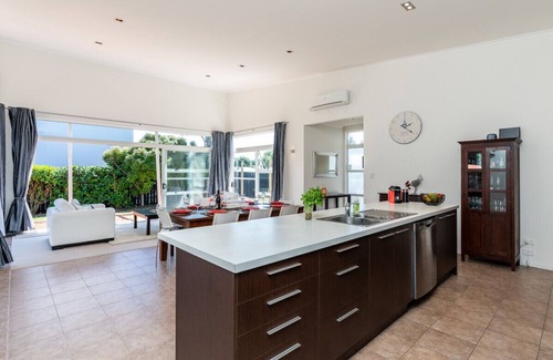 Mangawhai Heads House | Magnifique - Mangawhai Holiday Home