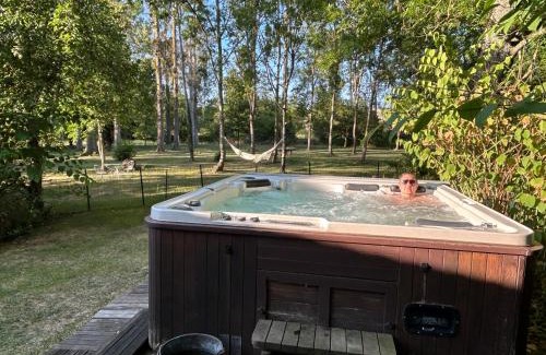 Annay-sur-Serein Villa | Magnifique Moulin proche Chablis, jacuzzi et rivière