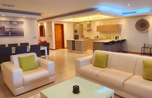 Pointe aux Biches Apartment | Magnifique Penthouse Pieds Dans L'eau