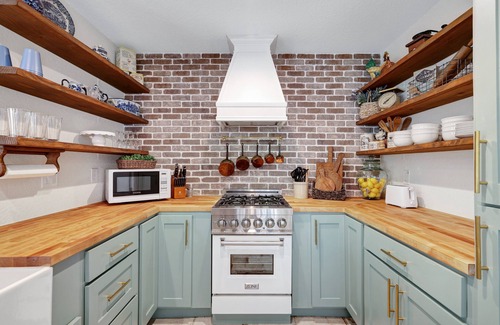 Blossoms Park House | Magnolia - A Birdy Vacation Rental