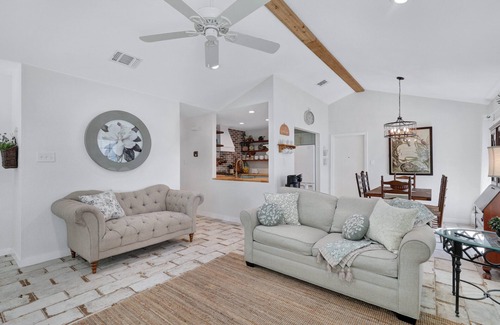 Blossoms Park House | Magnolia - A Birdy Vacation Rental