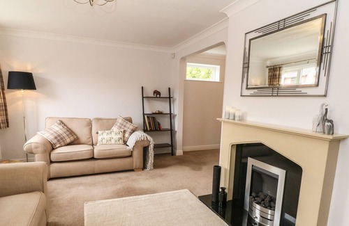 Bircotes Cottage | MAGNOLIA CORNER, pet friendly, with a garden in Tickhill