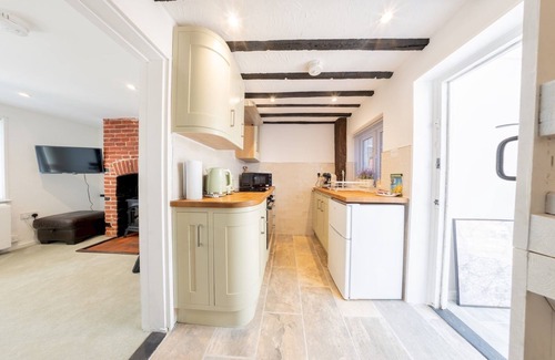 Great Leighs House | Magnolia Cottage, your cosy Getaway! | Pass the Keys