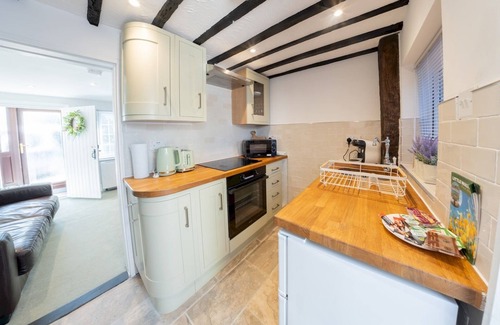 Great Leighs House | Magnolia Cottage, your cosy Getaway! | Pass the Keys