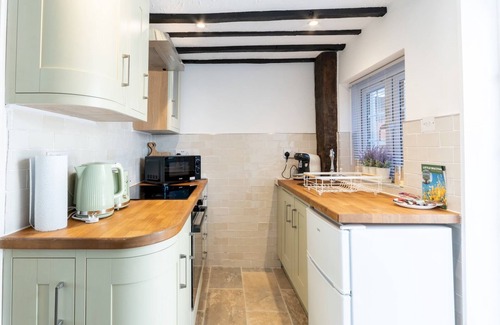 Great Leighs House | Magnolia Cottage, your cosy Getaway! | Pass the Keys