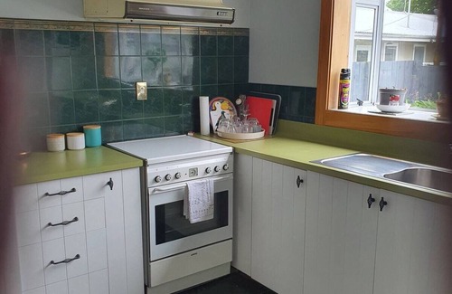 Napier House | Magnolia Cottage- cosy and stylish. Fully fenced for children and your familypet