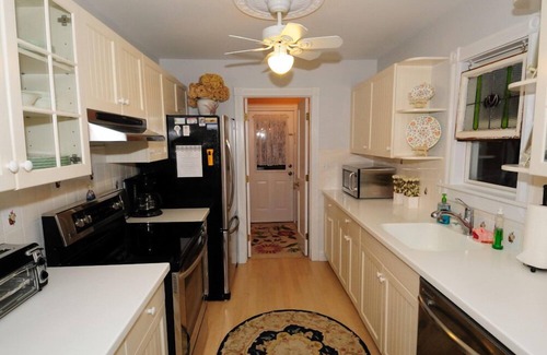 Historic Downtown Manteo Cottage | Magnolia Cottage exquisite private cottage in heart of Old Town Manteo!