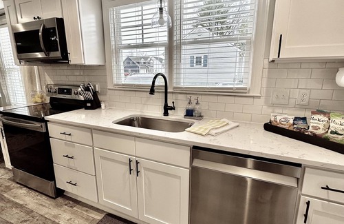 Lynchburg Cottage | Magnolia Cottage; Gazebo, Hot Tub; close to LU
