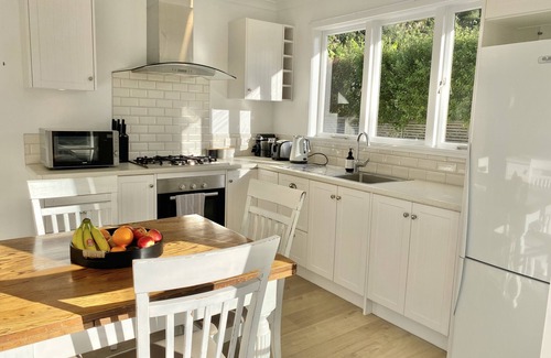 Kuaotunu Cottage | Magnolia Cottage - Kuaotunu Holiday Home