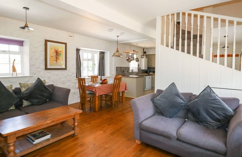 Osmington Mills Cottage | MAGNOLIA COTTAGE OSMINGTON, pet friendly in Osmington